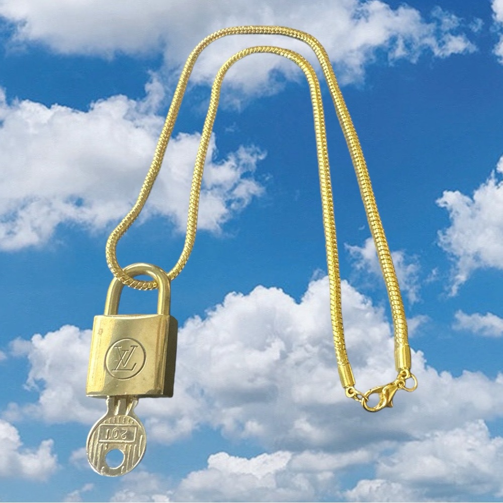 #201 Authentic Louis Vuitton Lock and Key with Unbranded Chain Series 200’s